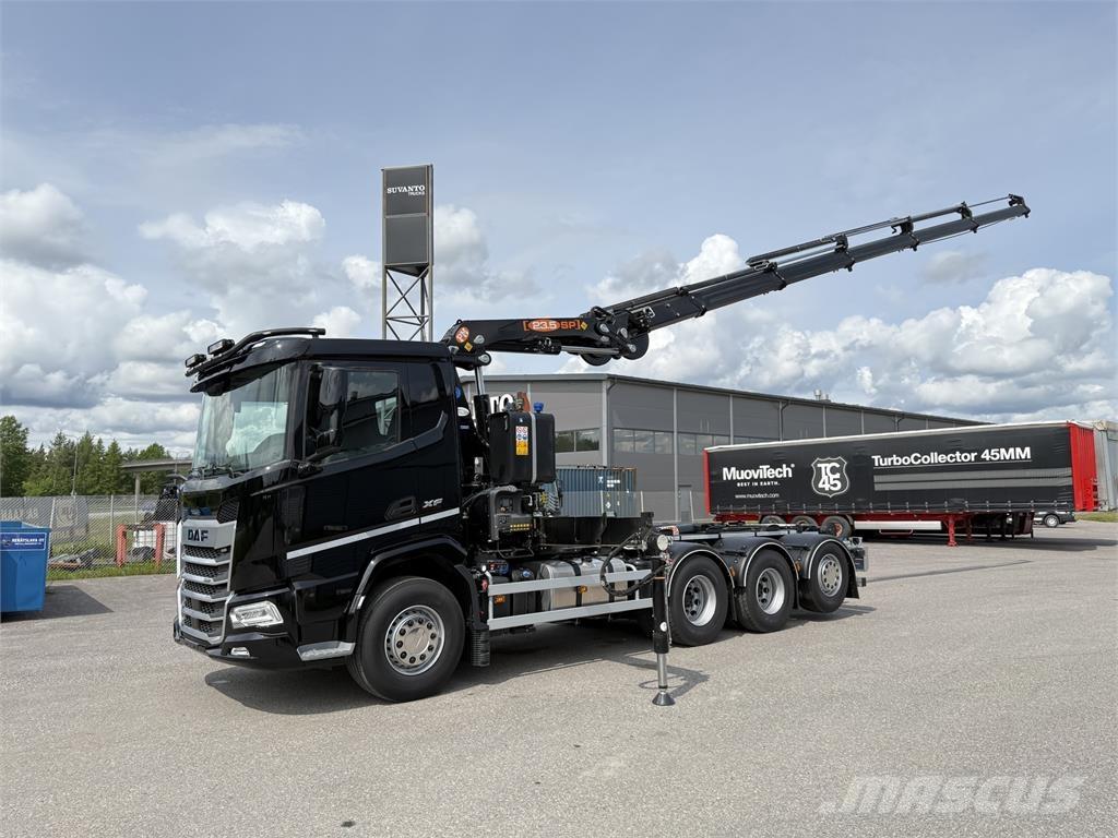 DAF XF 530 FAW 8X4 Vlakke laadvloer met kraan