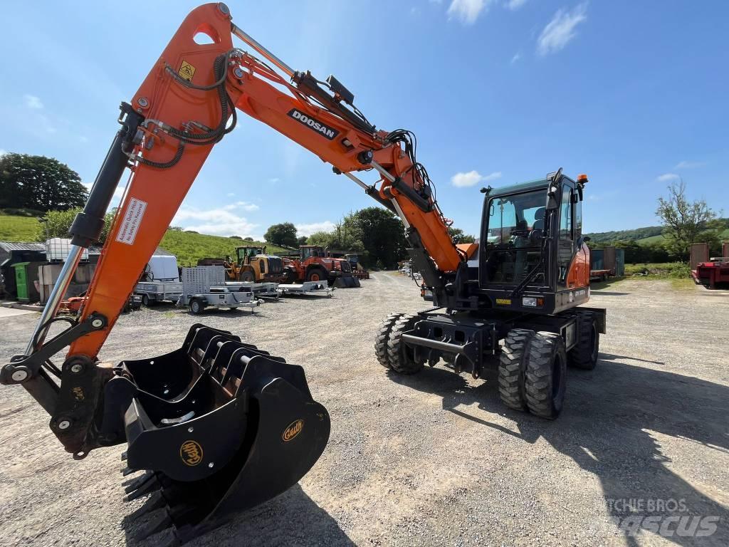Develon DX 100 W-7 Wielgraafmachines