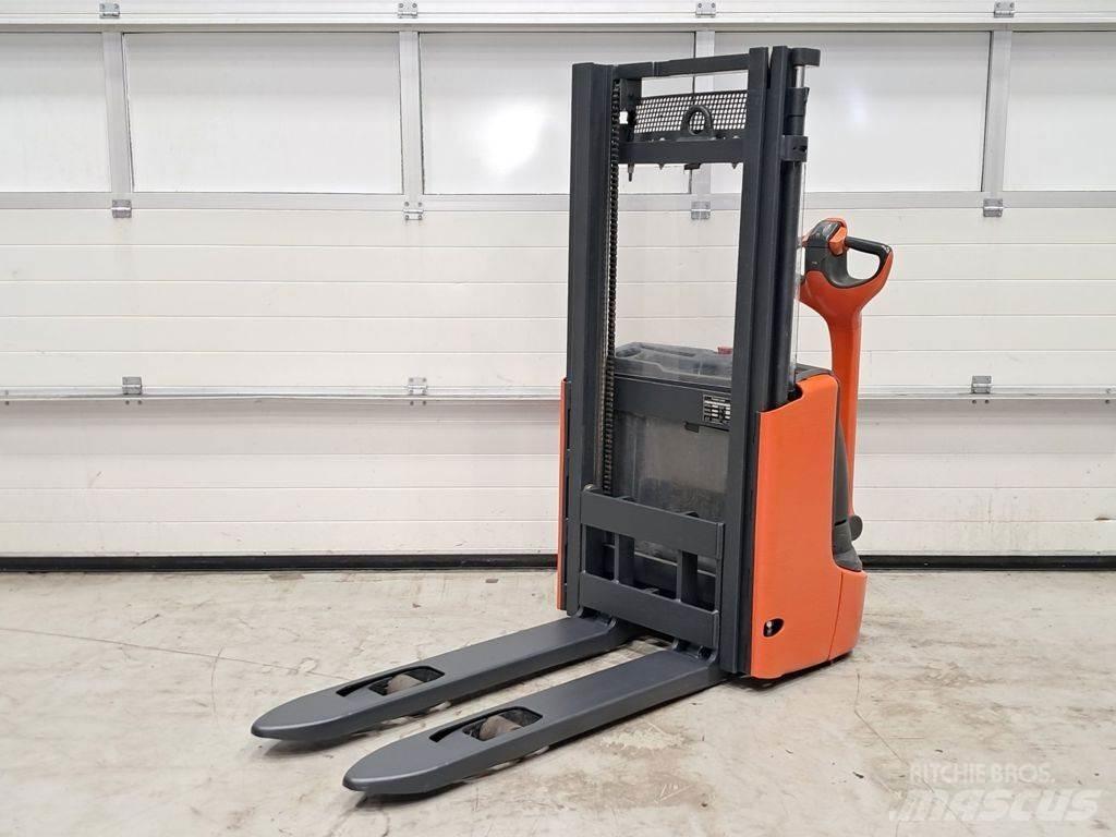 Linde L10B Meeloop stapelaar