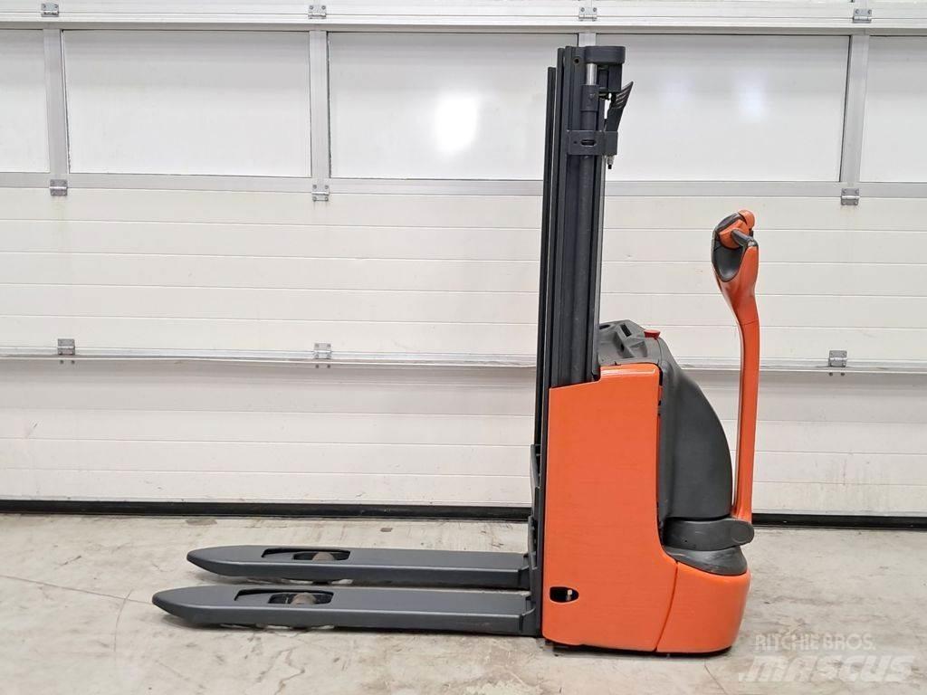 Linde L10B Meeloop stapelaar