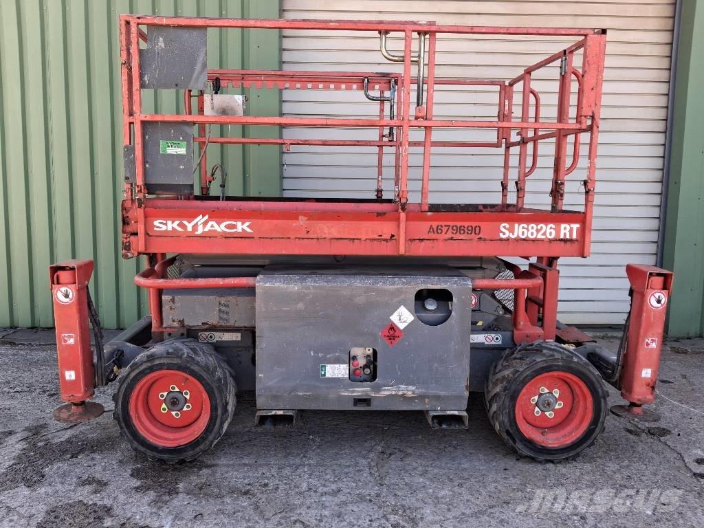 SkyJack SJ 6826 RT Schaarhoogwerkers