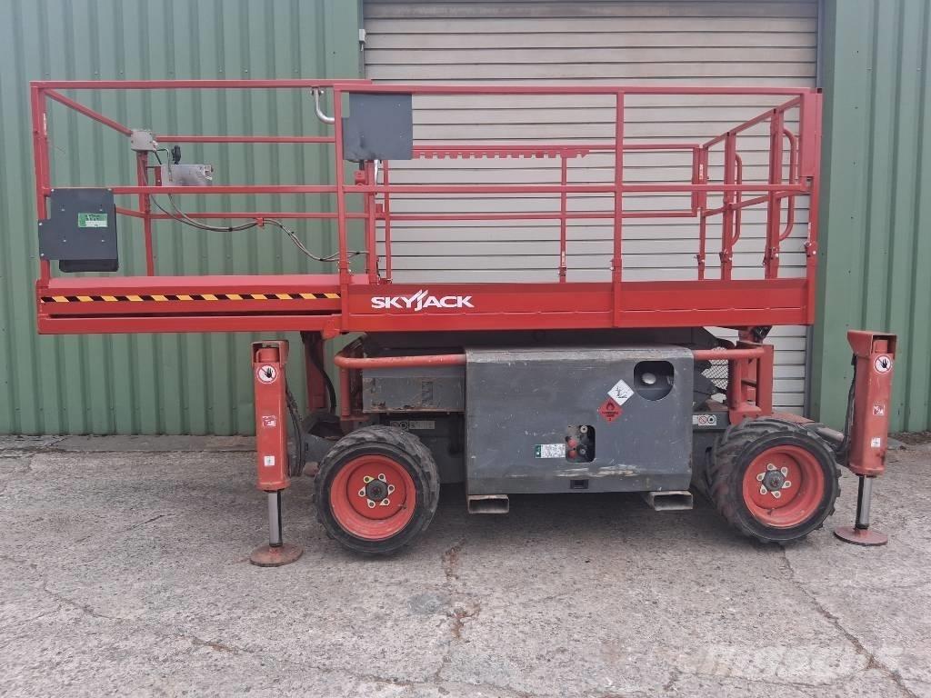 SkyJack SJ 6826 RT Schaarhoogwerkers