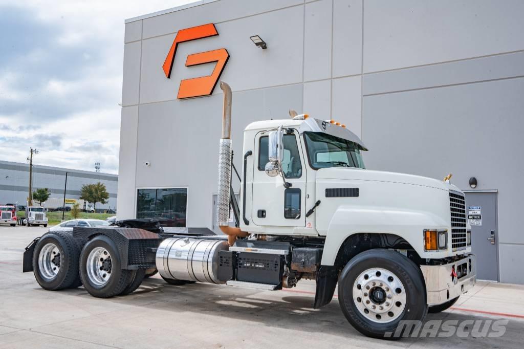 Mack Pinnacle 64T Trekkers