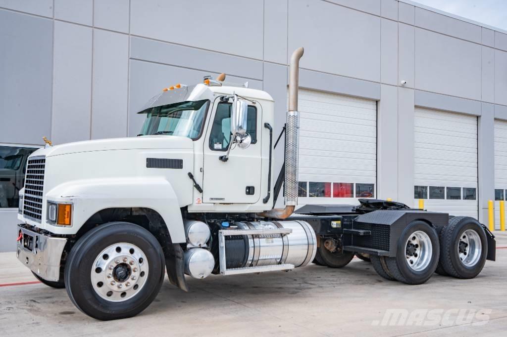 Mack Pinnacle 64T Trekkers
