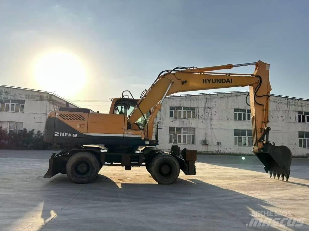 Hyundai 210W-9 Wielgraafmachines