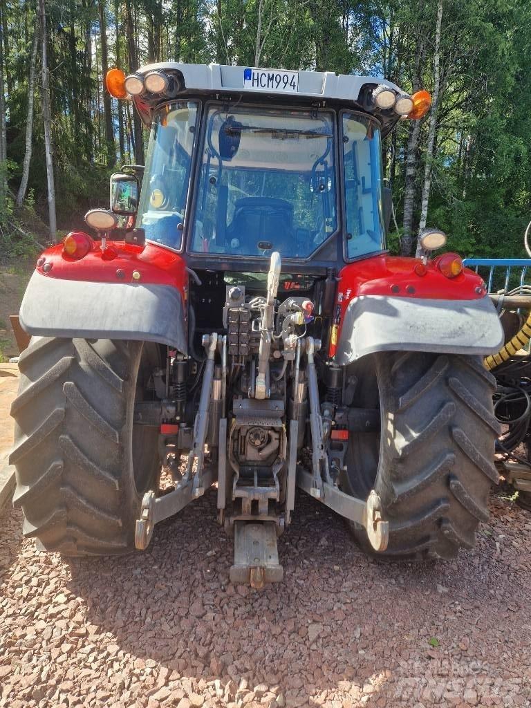 Massey Ferguson 5713 Tractoren