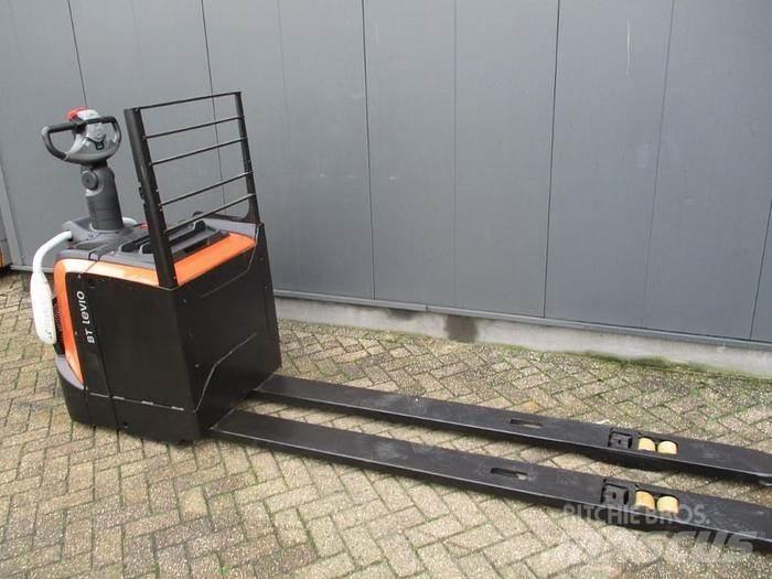 Toyota LPE 250 Pallettruck met meerij platform
