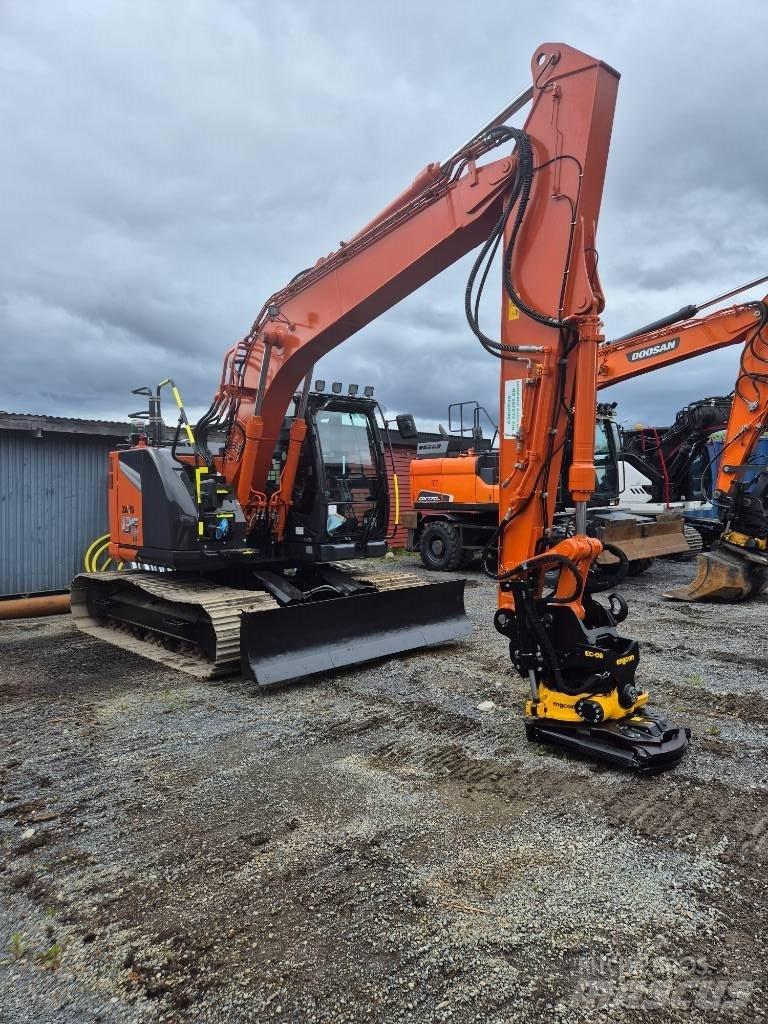Hitachi ZX 135 US -7 Rupsgraafmachines