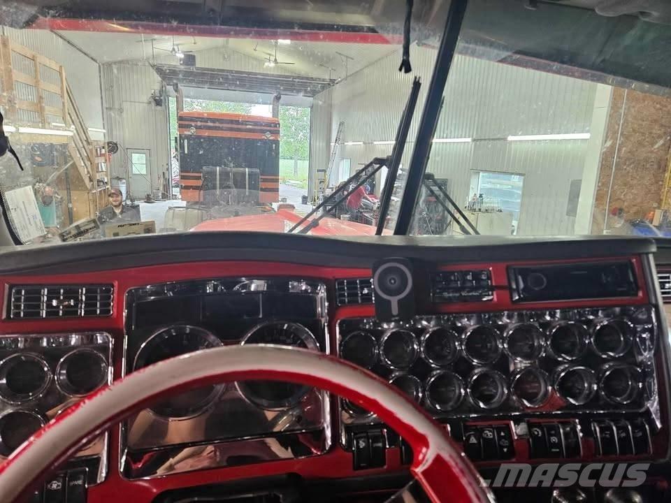 Kenworth W 900 L Trekkers