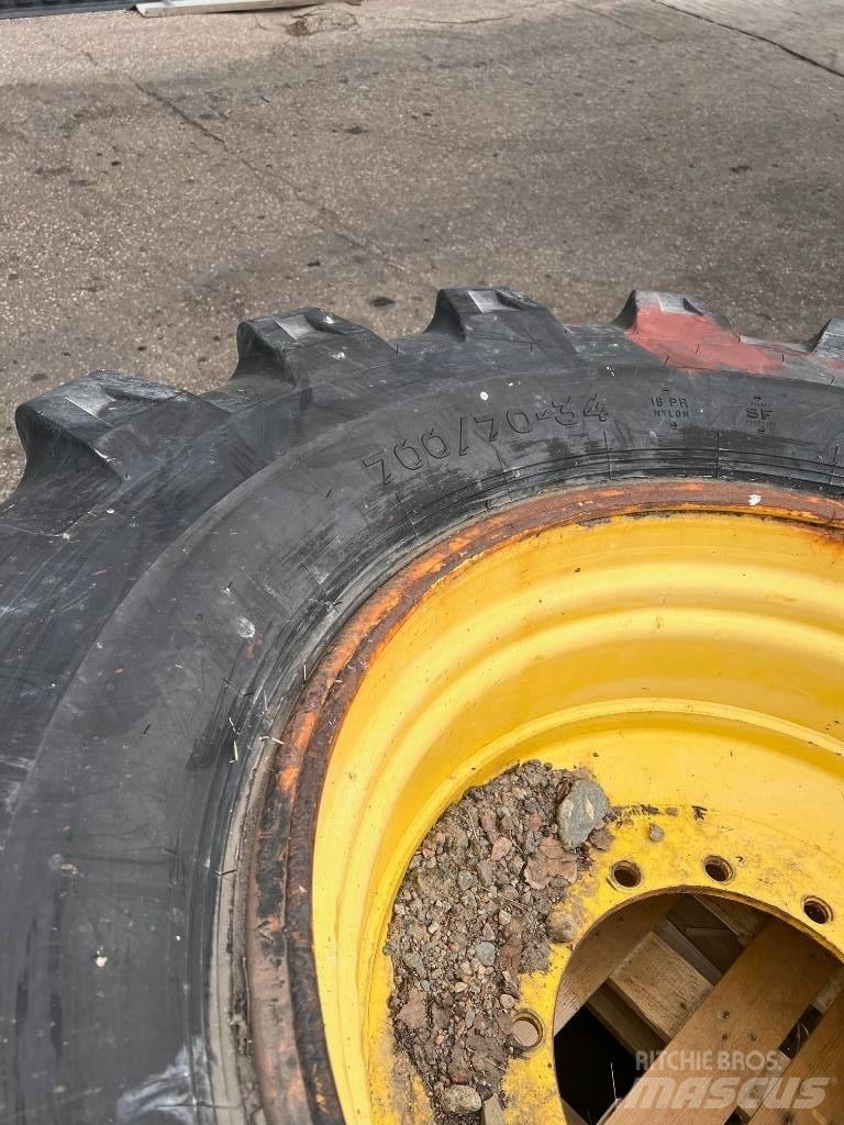 Nokian 700/70-34 Banden, wielen en velgen