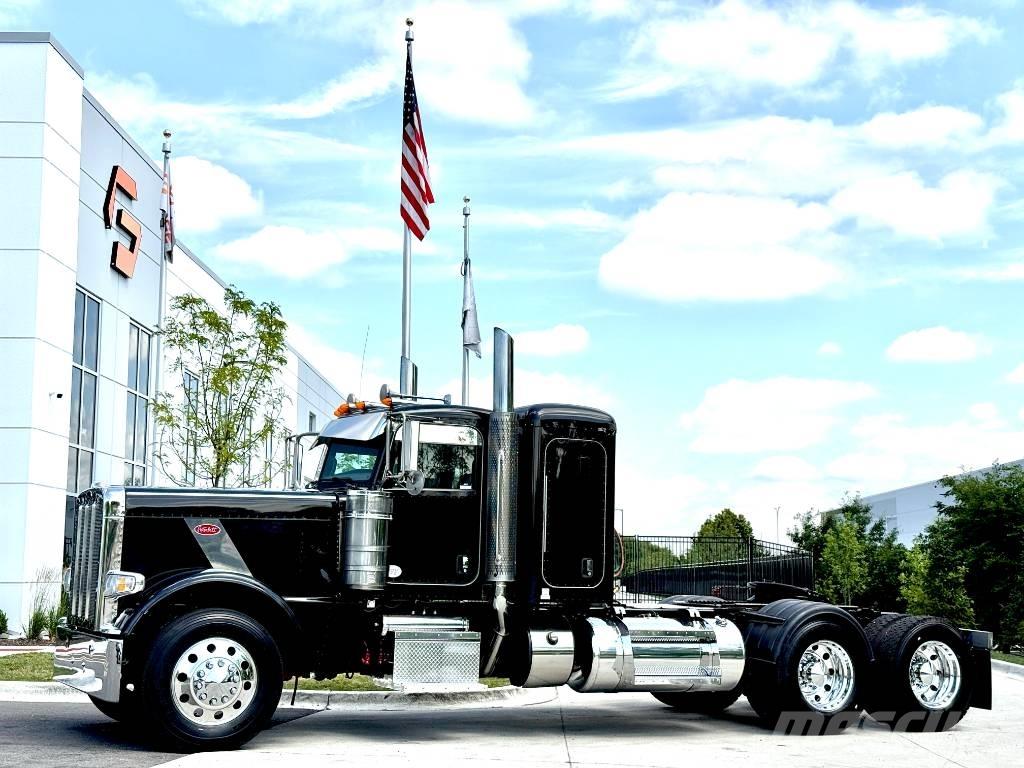 Peterbilt 389 Trekkers