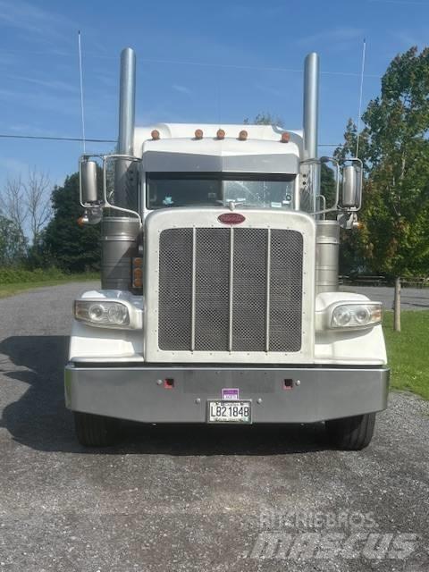 Peterbilt 389 Trekkers
