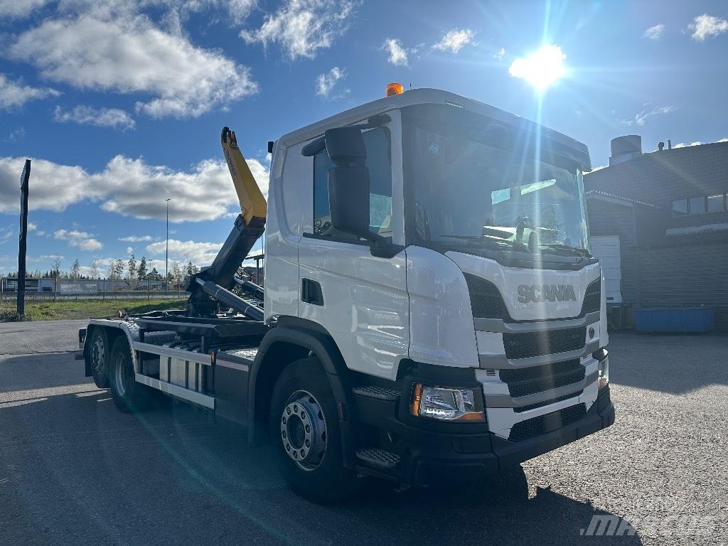 Scania P 360 Vrachtwagen met containersysteem