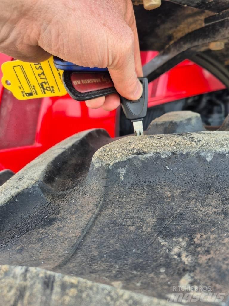 Massey Ferguson 5713 Tractoren