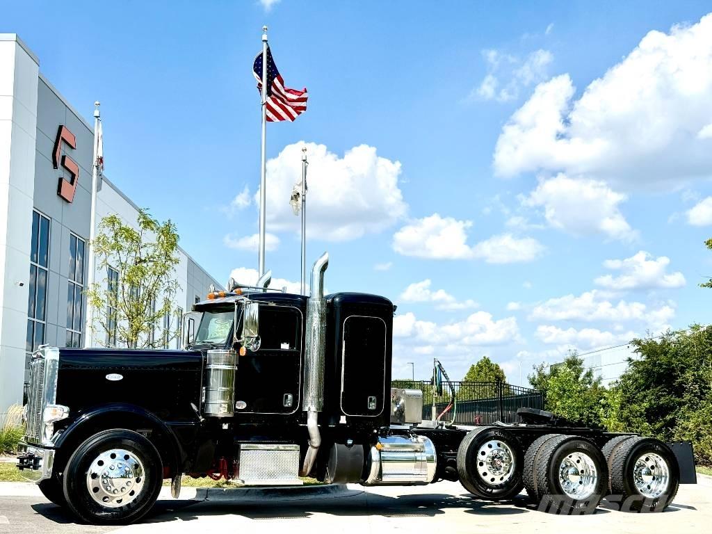 Peterbilt 389 Trekkers
