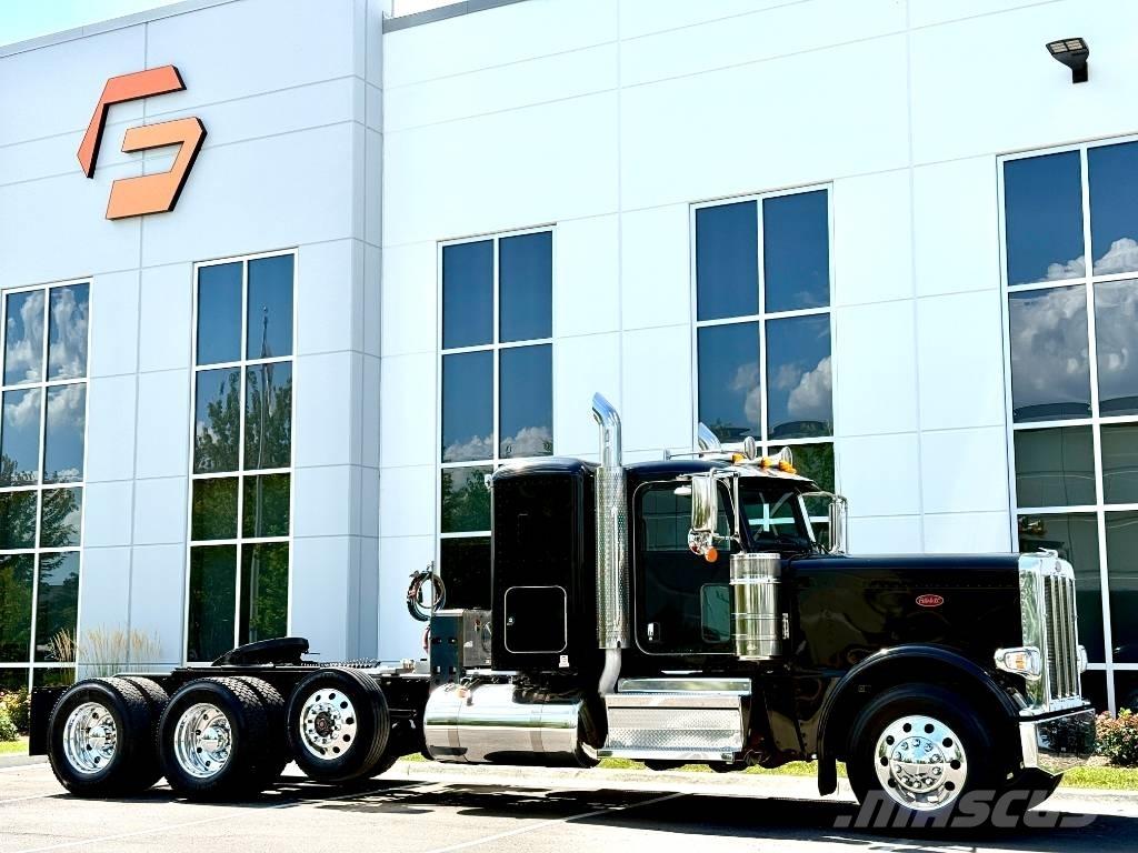 Peterbilt 389 Trekkers