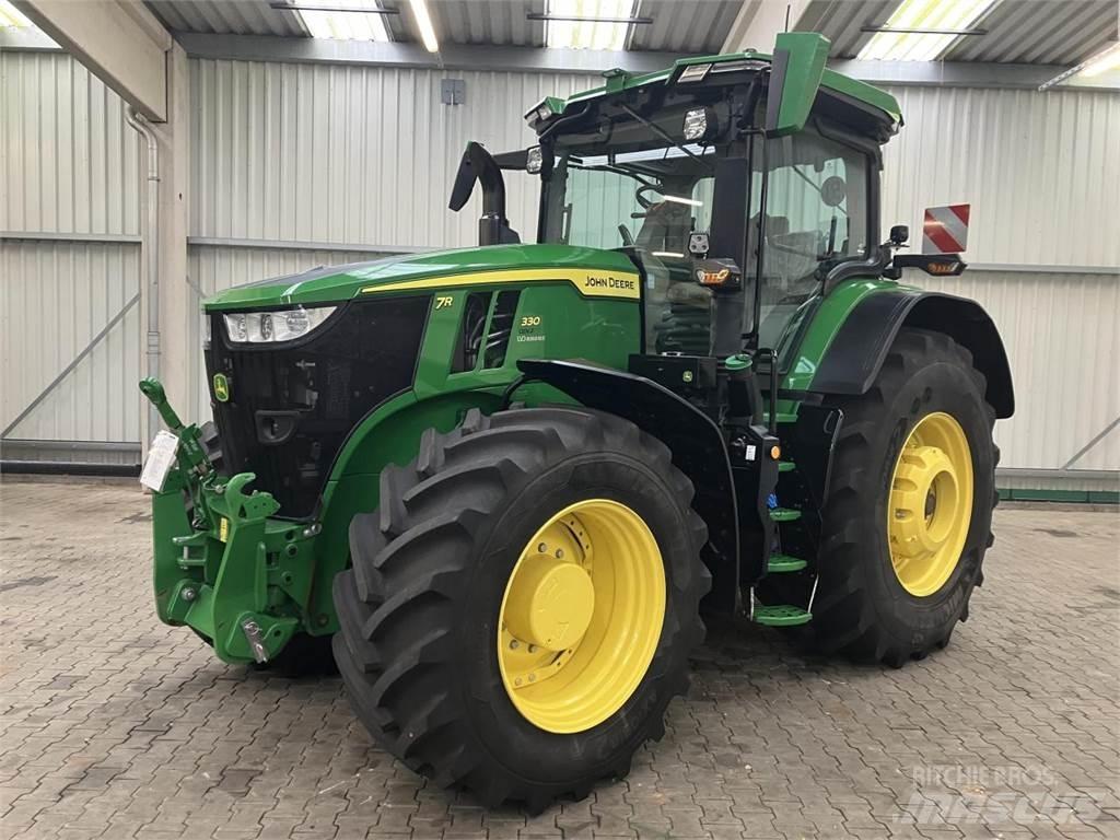 John Deere 7R 330 Tractoren