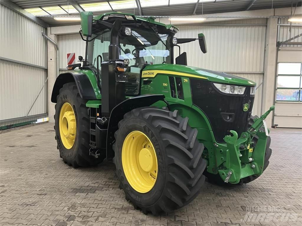 John Deere 7R 330 Tractoren