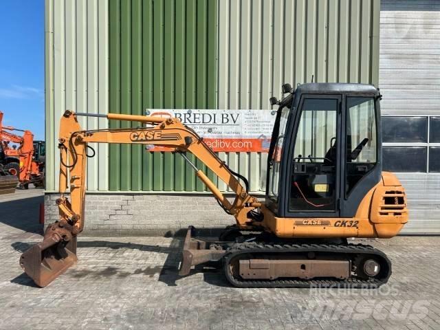 CASE CK 32 Rupsgraafmachines
