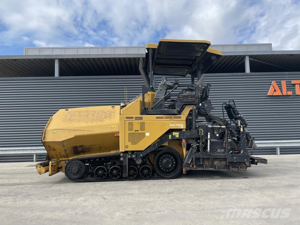 CAT AP555F Asfaltafwerkmachines