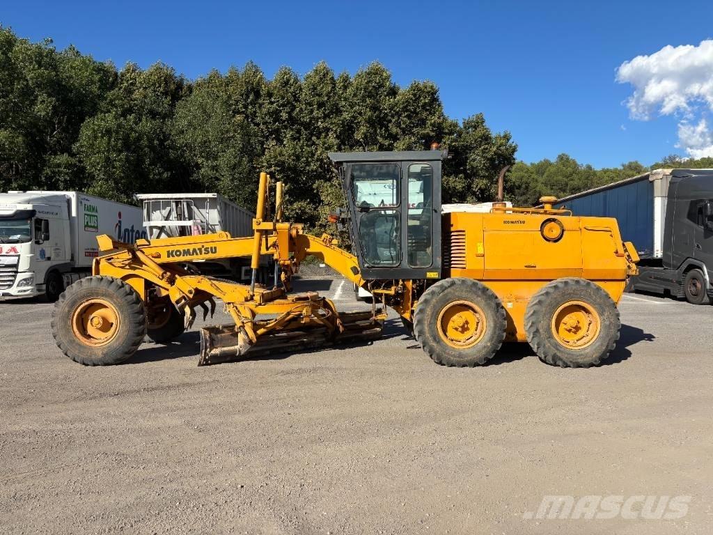 Komatsu GD 530 A Graders