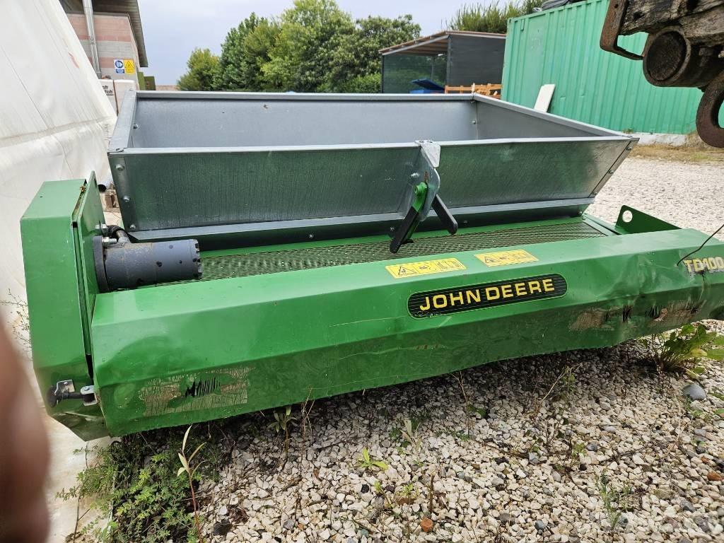 John Deere TD 100 Spreaders