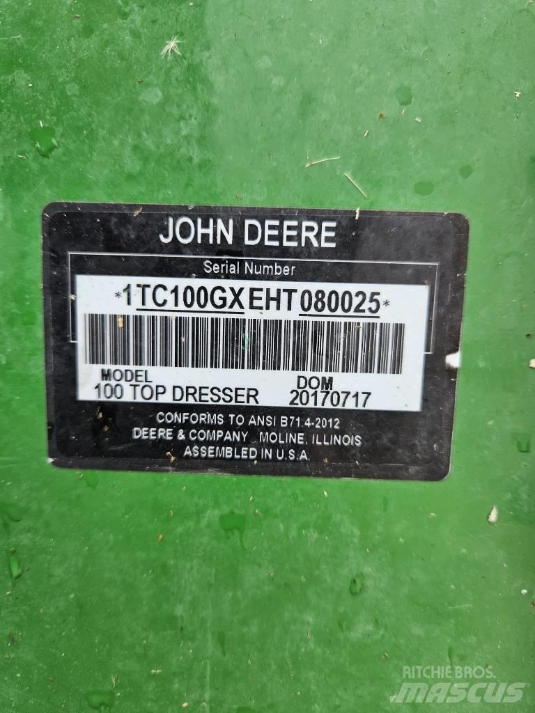 John Deere TD 100 Spreaders