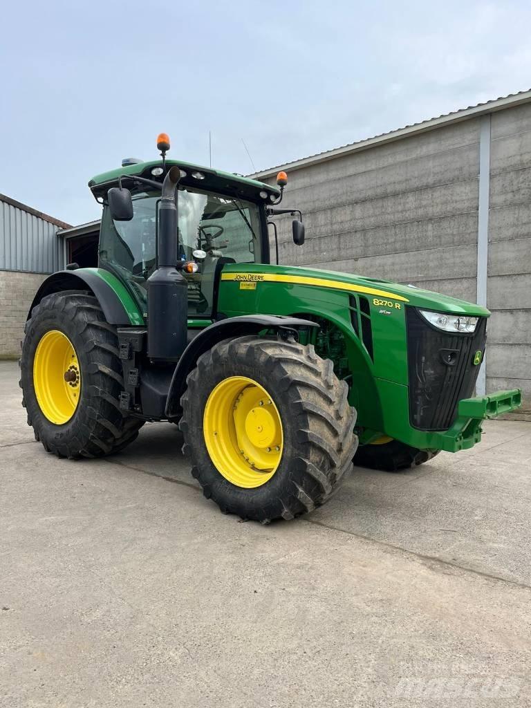 John Deere 8270 R Tractoren