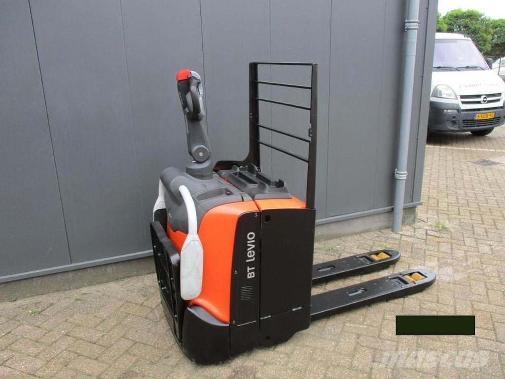 Toyota LPE200 Pallettruck met meerij platform