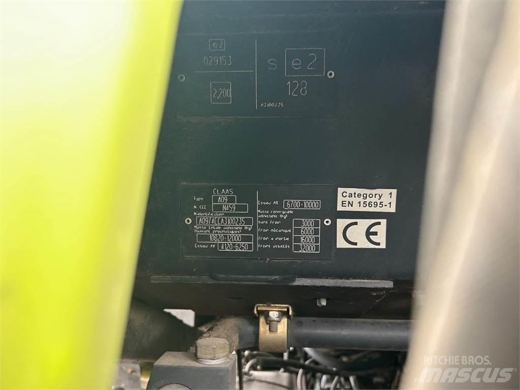 CLAAS Axion 810 Tractoren