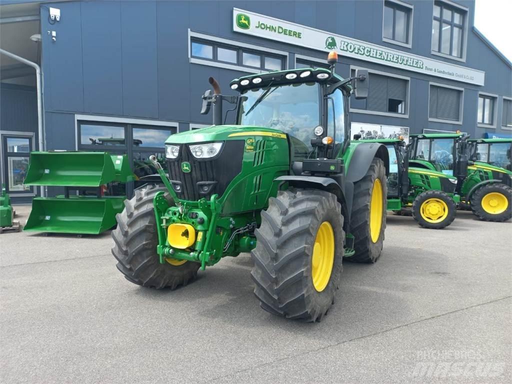John Deere 6215R Tractoren