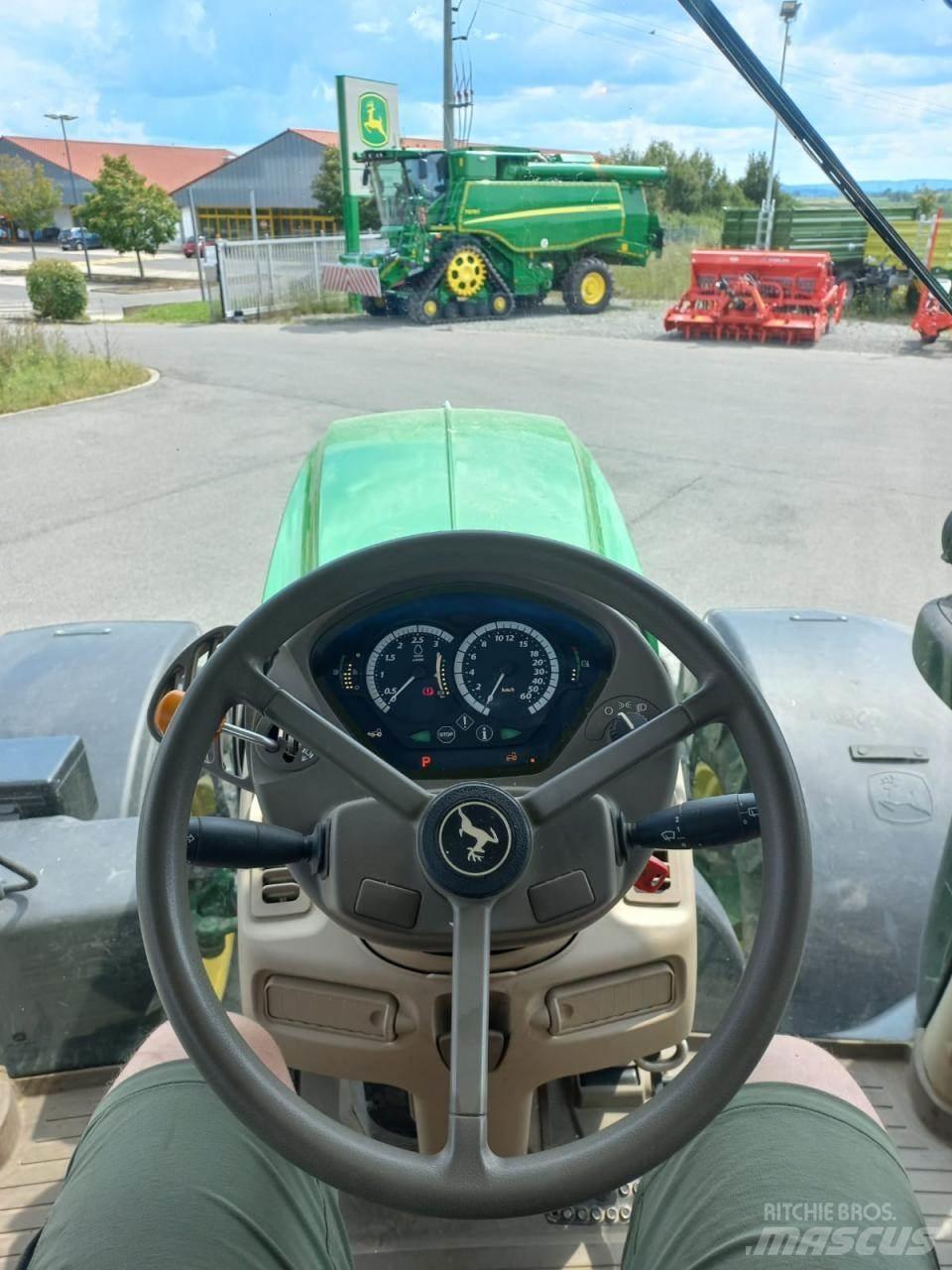 John Deere 6215R Tractoren