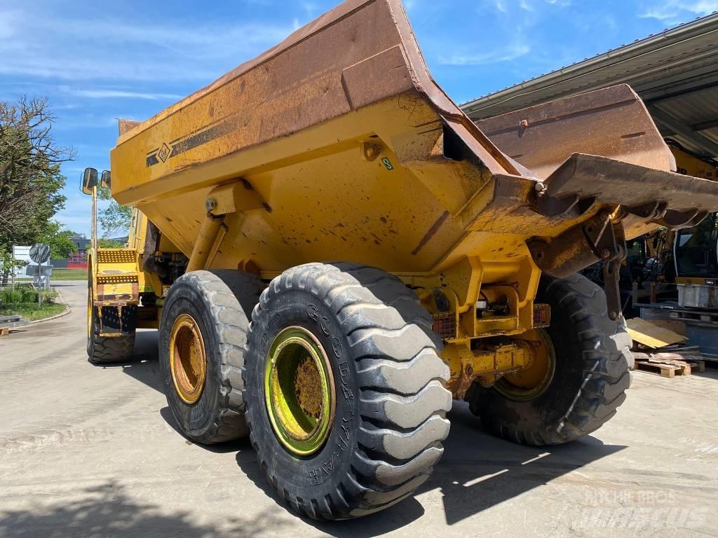 O&K D30 Knik dumptrucks