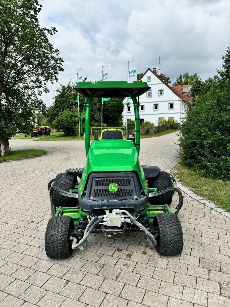 John Deere 8700 A Golfbaanmaaiers