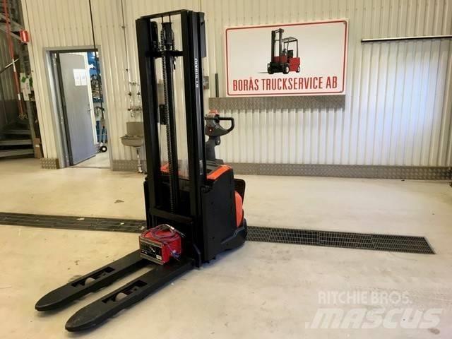 Toyota SWE 120 L Meeloop stapelaar