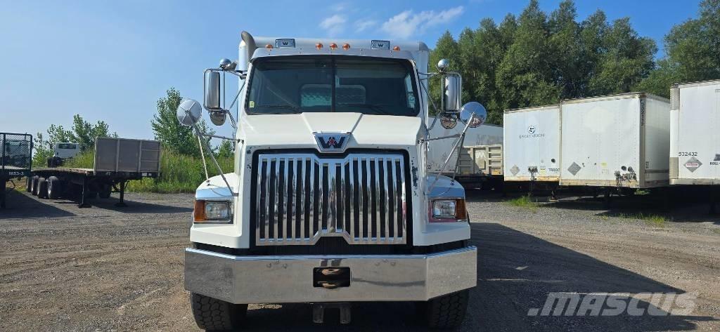 Western Star 4700 SB Trekkers