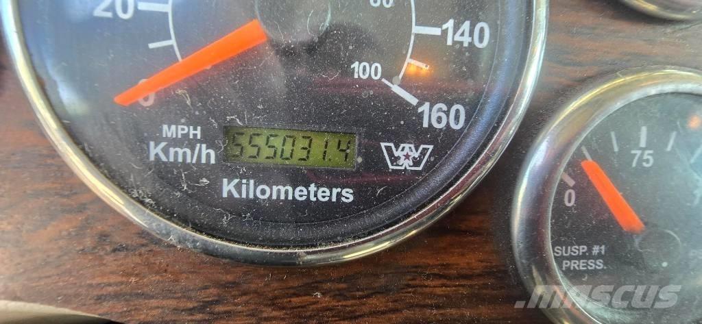Western Star 4700 SB Trekkers