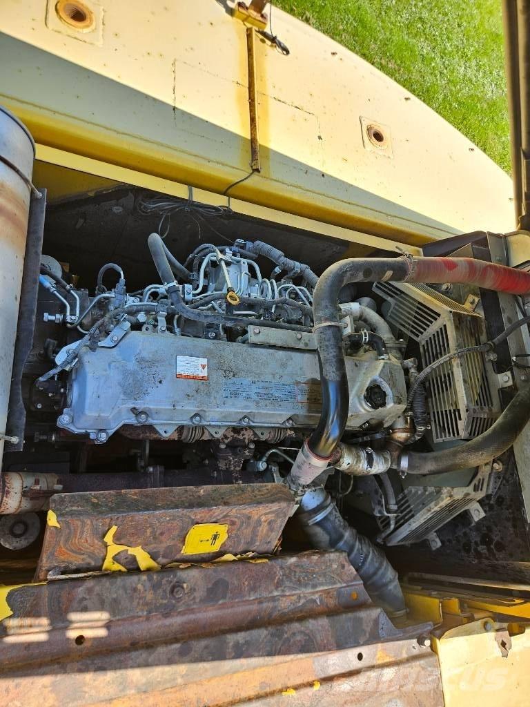 New Holland E 385 B Rupsgraafmachines