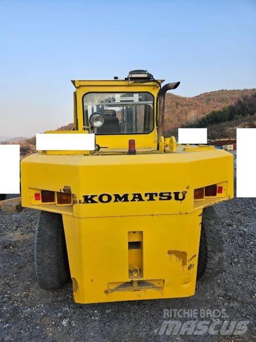 Komatsu FD 150 Reachtruck voor hoog niveau