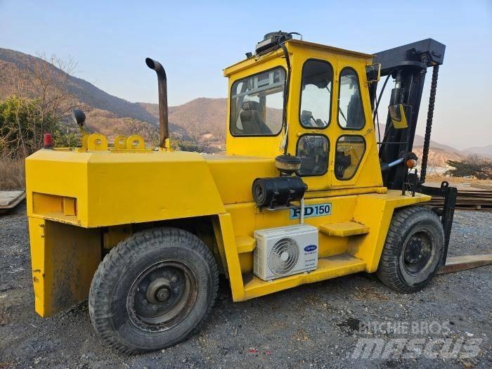 Komatsu FD 150 Reachtruck voor hoog niveau