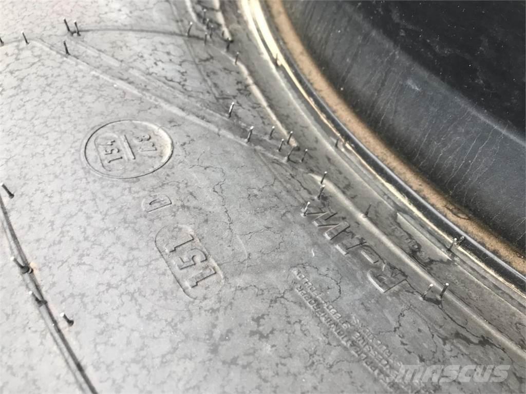 Mitas 600/65R34 Banden, wielen en velgen