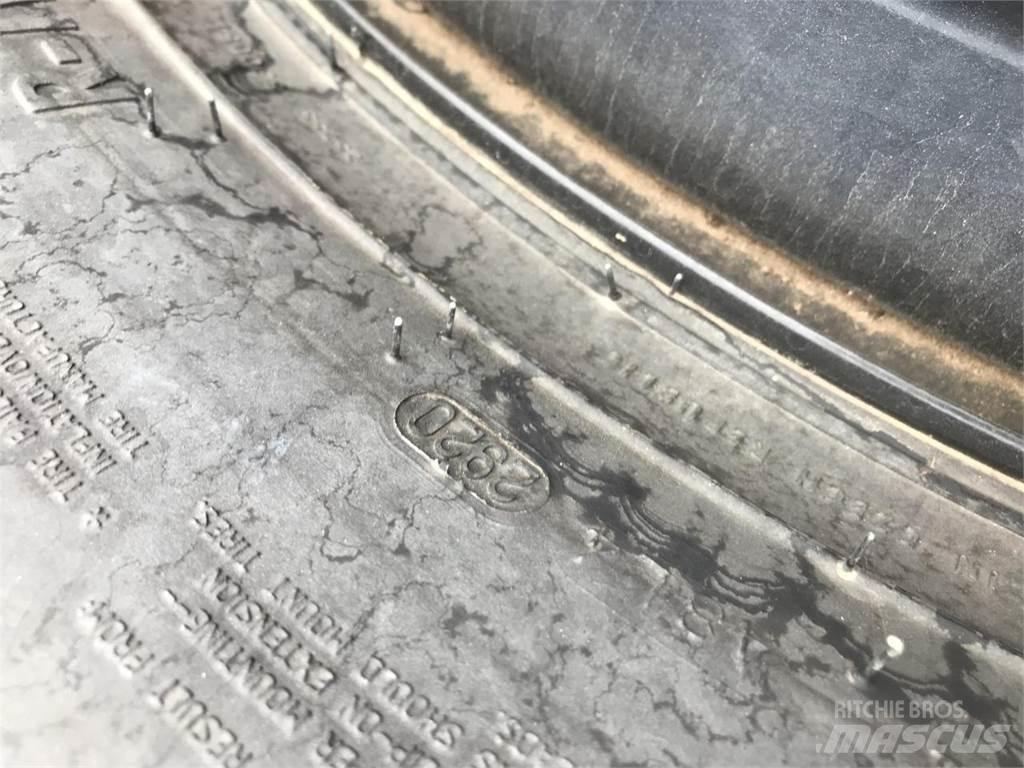 Mitas 600/65R34 Banden, wielen en velgen