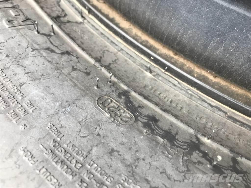 Mitas 600/65R34 Banden, wielen en velgen