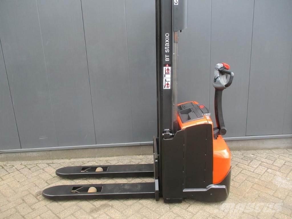Toyota SWE 120 Meeloop stapelaar