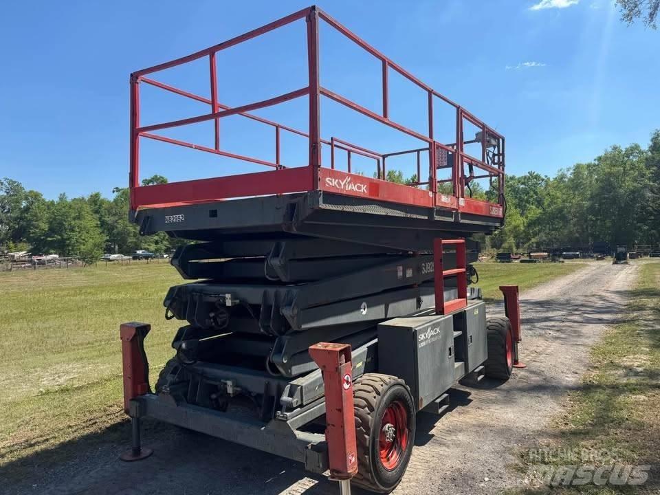SkyJack SJ 9250 RT Schaarhoogwerkers