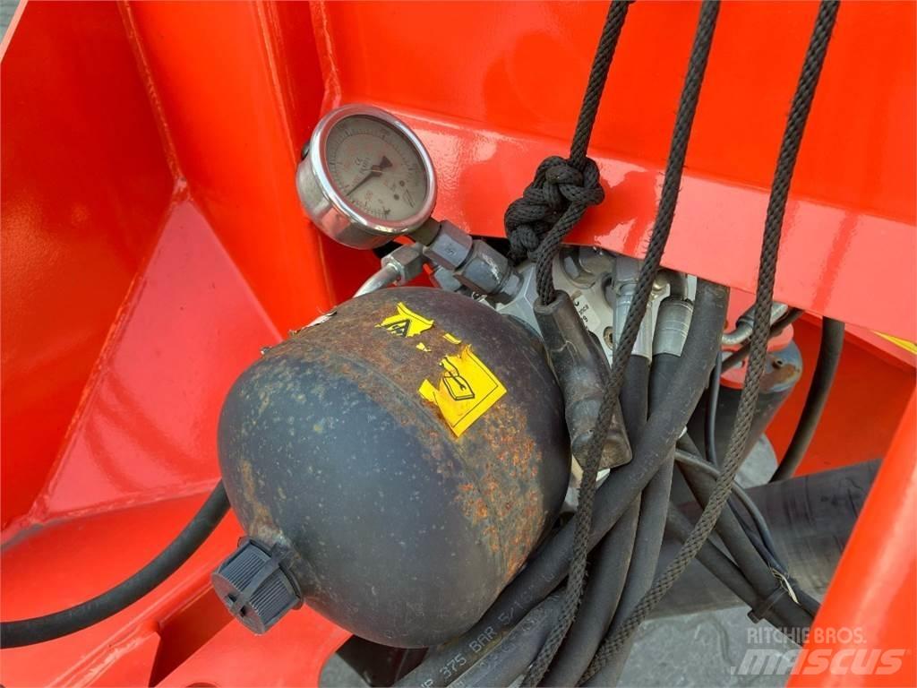 Kuhn GMD 8730FF Maaikneuzers