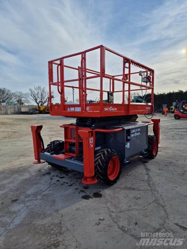 SkyJack SJ 6832 RT Schaarhoogwerkers