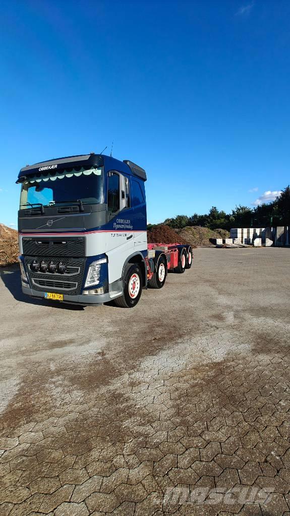 Volvo FH 500 8x4 Vrachtwagen met containersysteem