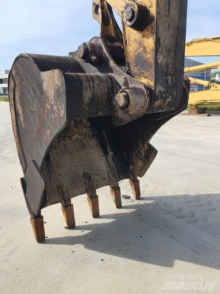 CAT M 318 Wielgraafmachines