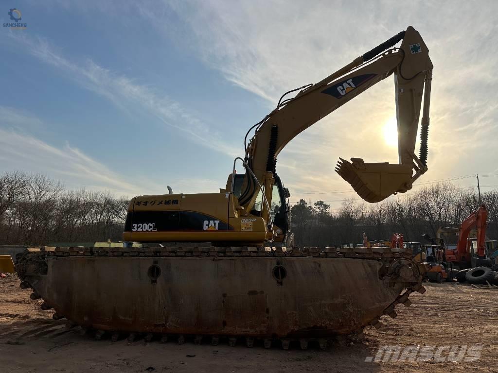 CAT 320CL Amfibische graafmachines
